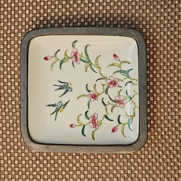 Vintage Japanese Pocelain Ware Hand Painted in Hong Kong - Picture 1 of 6